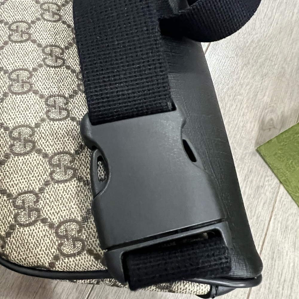 Gucci Black and Beige Men's Belt Bag - Picture 7 of 16